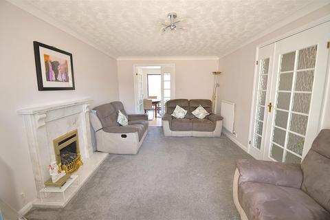 4 bedroom detached house for sale, Mallard Drive, Leicester