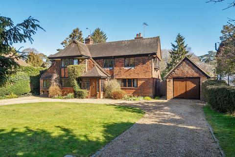 5 bedroom detached house for sale, Pennymead Drive, East Horsley