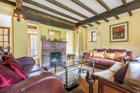 5 bedroom detached house for sale, Pennymead Drive, East Horsley