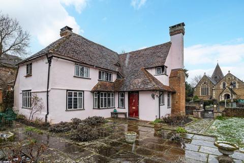 4 bedroom terraced house to rent, High Street, Guildford GU5
