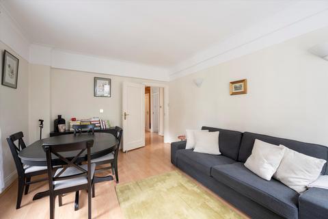 2 bedroom flat for sale, Chesterfield House, Chesterfield Gardens, London, W1J