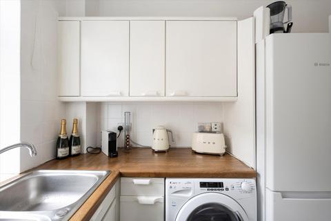 2 bedroom flat for sale, Chesterfield House, Chesterfield Gardens, London, W1J