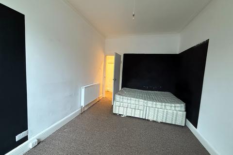 2 bedroom flat to rent, Hilltown, Hilltown, Dundee, DD3