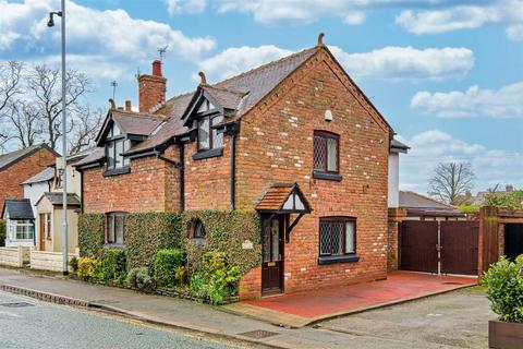 3 bedroom cottage for sale, Tarporley Road, Stretton, Warrington