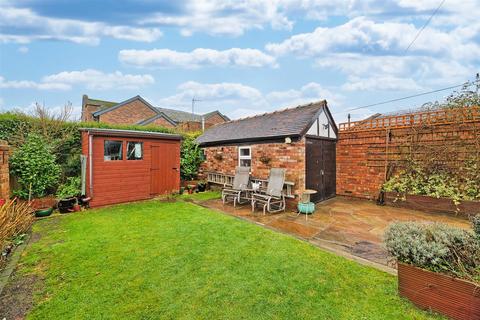 3 bedroom cottage for sale, Tarporley Road, Stretton, Warrington
