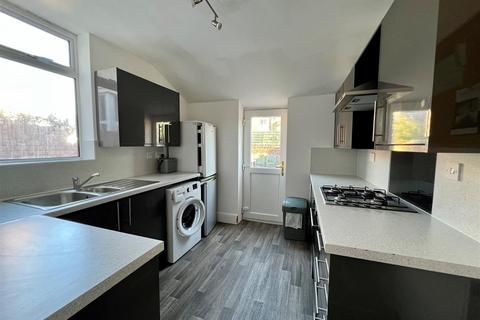 4 bedroom terraced house to rent, Wheatstone Road