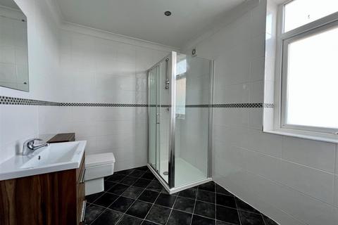 4 bedroom terraced house to rent, Wheatstone Road