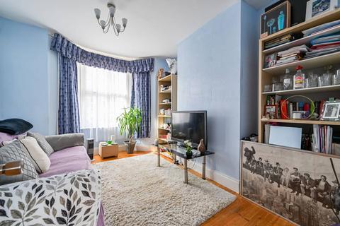 3 bedroom terraced house to rent, West Road, Stratford, London, E15