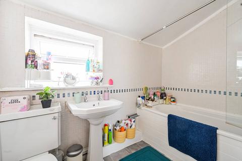 3 bedroom terraced house to rent, West Road, Stratford, London, E15
