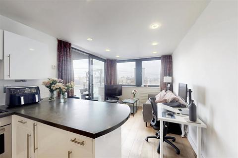 1 bedroom flat for sale, Grafton Road, London