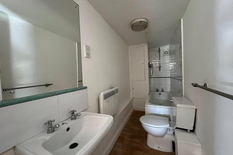 The Garden Flat, 11 Richmond Road, Exeter, EX4 4JA