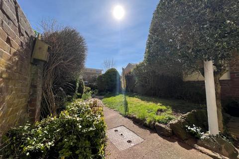 The Garden Flat, 11 Richmond Road, Exeter, EX4 4JA
