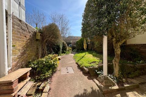 The Garden Flat, 11 Richmond Road, Exeter, EX4 4JA