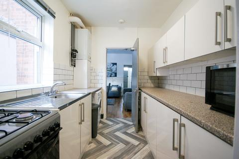 4 bedroom property to rent, Harborne Lane, Birmingham B29