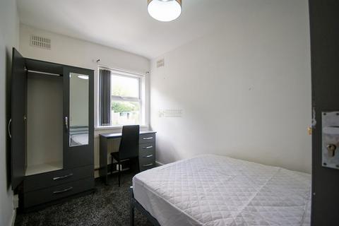 4 bedroom property to rent, Harborne Lane, Birmingham B29