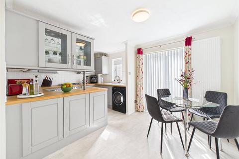 27 Chestnut Road, Abbeymead, Gloucester, GL4 4XZ
