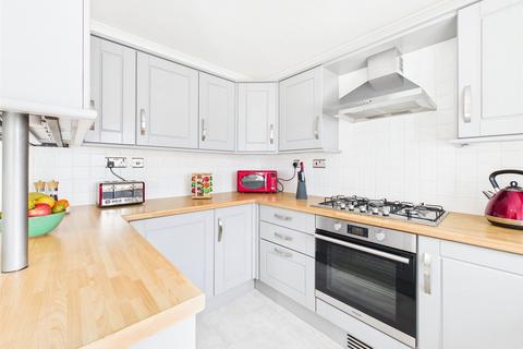 27 Chestnut Road, Abbeymead, Gloucester, GL4 4XZ