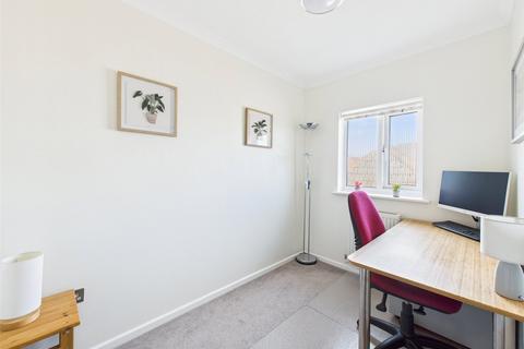 27 Chestnut Road, Abbeymead, Gloucester, GL4 4XZ