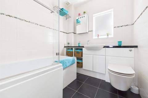 27 Chestnut Road, Abbeymead, Gloucester, GL4 4XZ