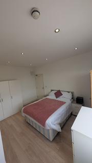 1 bedroom in a house share to rent, Circklewood NW2