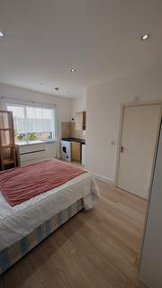1 bedroom in a house share to rent, Circklewood NW2