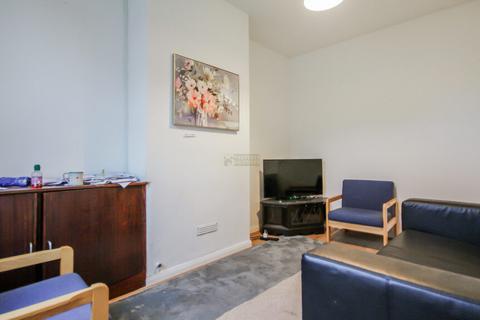 3 bedroom terraced house to rent, High Street, Birmingham B17