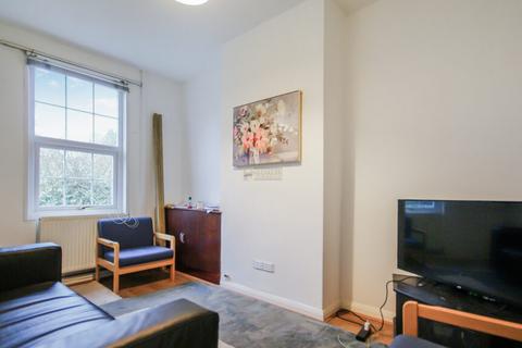 3 bedroom terraced house to rent, High Street, Birmingham B17
