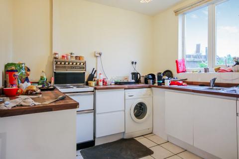 3 bedroom terraced house to rent, High Street, Birmingham B17