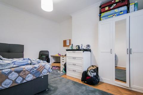 3 bedroom terraced house to rent, High Street, Birmingham B17