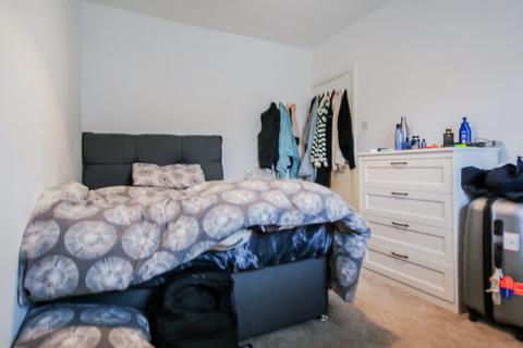 3 bedroom terraced house to rent, High Street, Birmingham B17