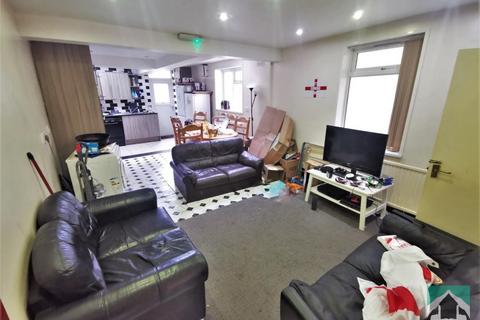 5 bedroom terraced house to rent, Heeley Road, Birmingham B29