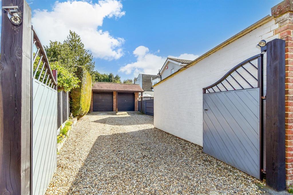 Driveway/Parking