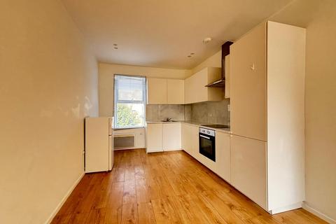 2 bedroom flat to rent, Victoria Road, London