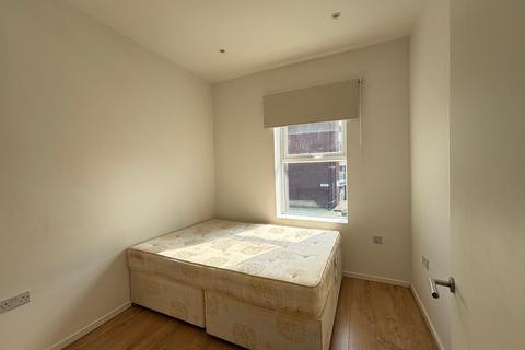 2 bedroom flat to rent, Victoria Road, London