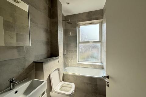 2 bedroom flat to rent, Victoria Road, London