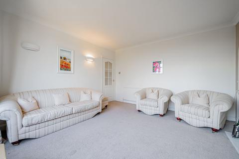 24 Hill Crescent, Clarkston, Glasgow, G76 8DQ