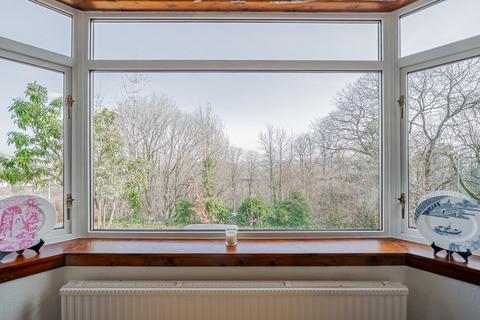 24 Hill Crescent, Clarkston, Glasgow, G76 8DQ