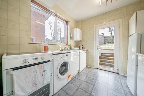 24 Hill Crescent, Clarkston, Glasgow, G76 8DQ