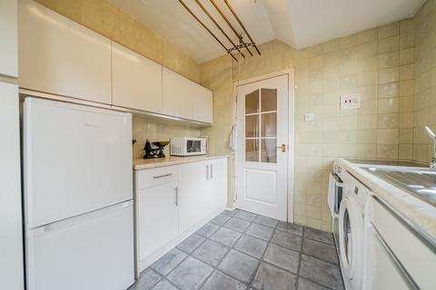 24 Hill Crescent, Clarkston, Glasgow, G76 8DQ