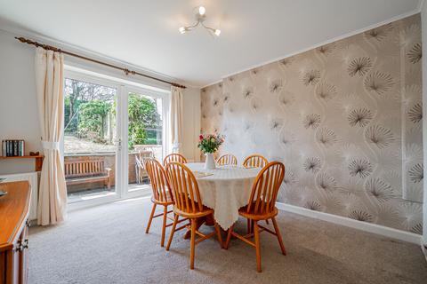 24 Hill Crescent, Clarkston, Glasgow, G76 8DQ