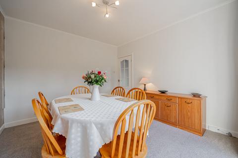 24 Hill Crescent, Clarkston, Glasgow, G76 8DQ