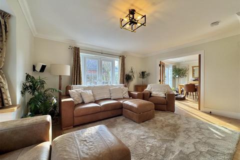 1 Pinners Close, Burnham-on-crouch, CM0 8QH