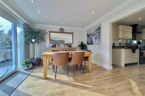 1 Pinners Close, Burnham-on-crouch, CM0 8QH