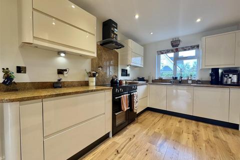 1 Pinners Close, Burnham-on-crouch, CM0 8QH