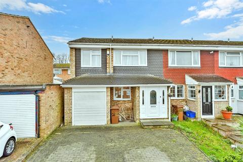 4 bedroom end of terrace house for sale, Tatler Close, Chatham ME5