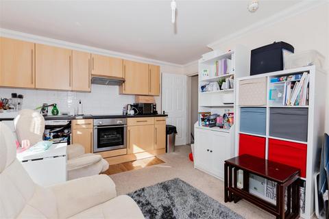 2 bedroom flat for sale, Bulkington Avenue, Worthing