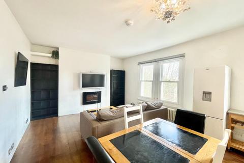 2 bedroom apartment to rent, The Avenue, West Ealing W13