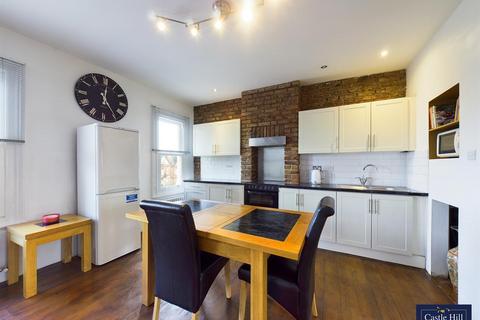 2 bedroom apartment to rent, The Avenue, West Ealing W13