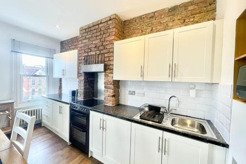 2 bedroom apartment to rent, The Avenue, West Ealing W13
