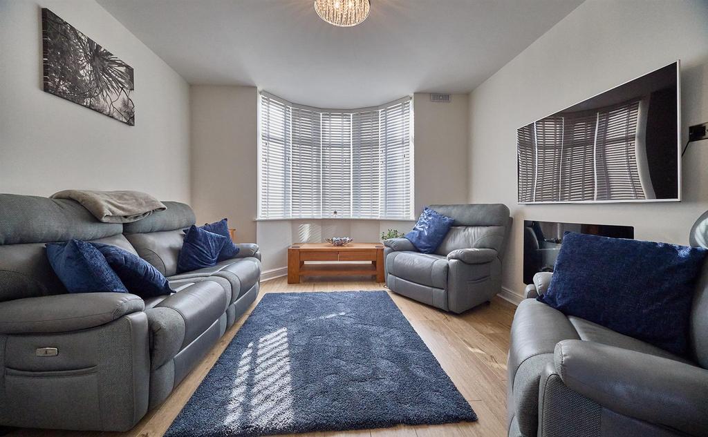Lounge to front
